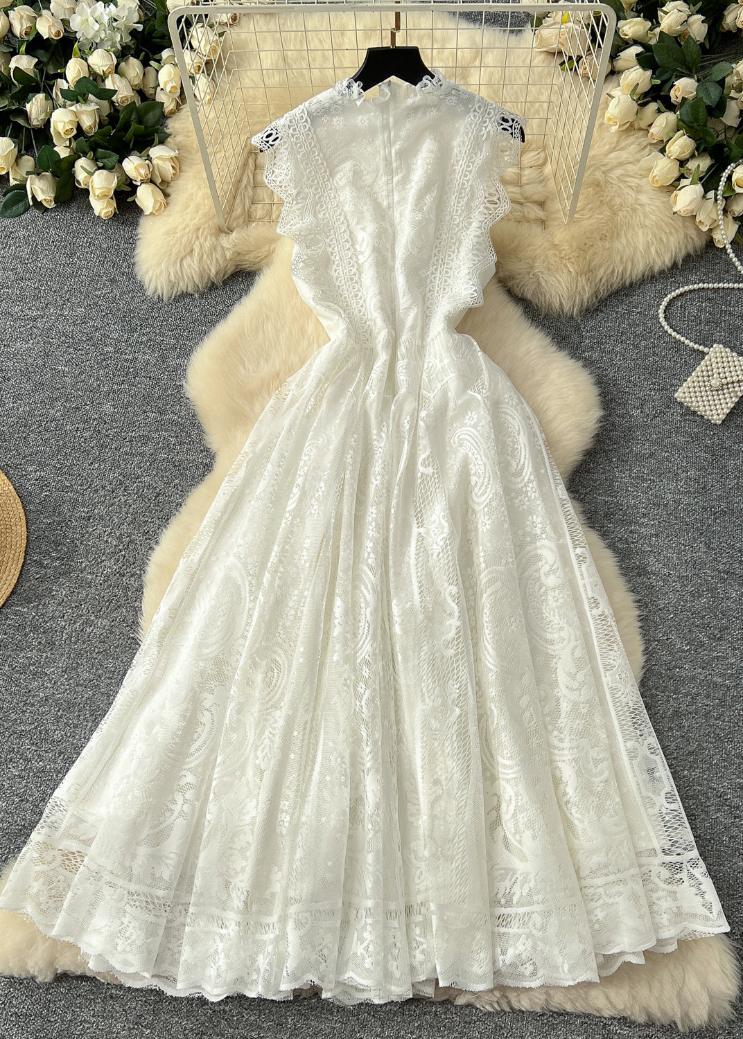 Effortlessly Elegant Dress with a Timeless Design