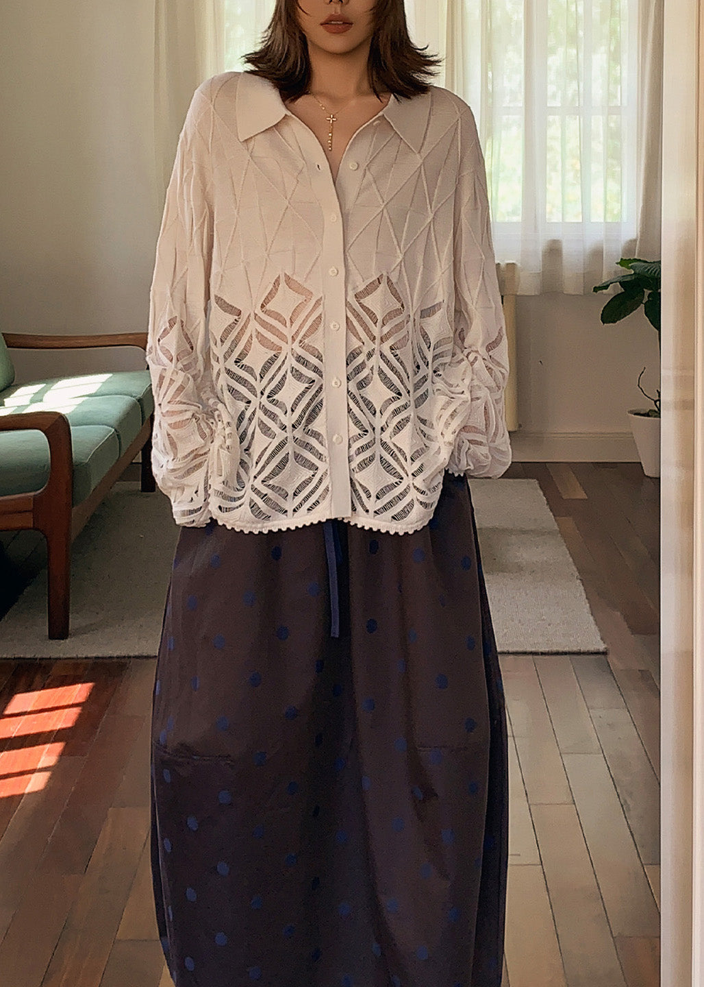 Effortlessly Elegant Blouse with a Timeless Design