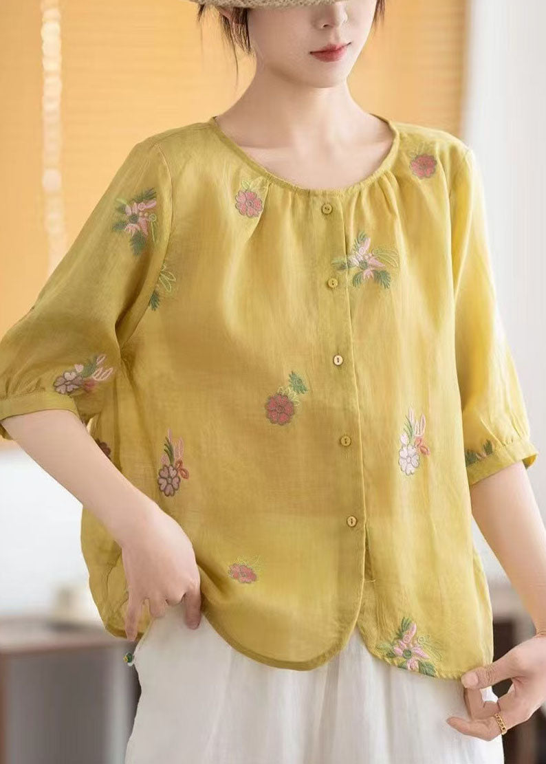 Well Tailored Top with a Graceful Silhouette