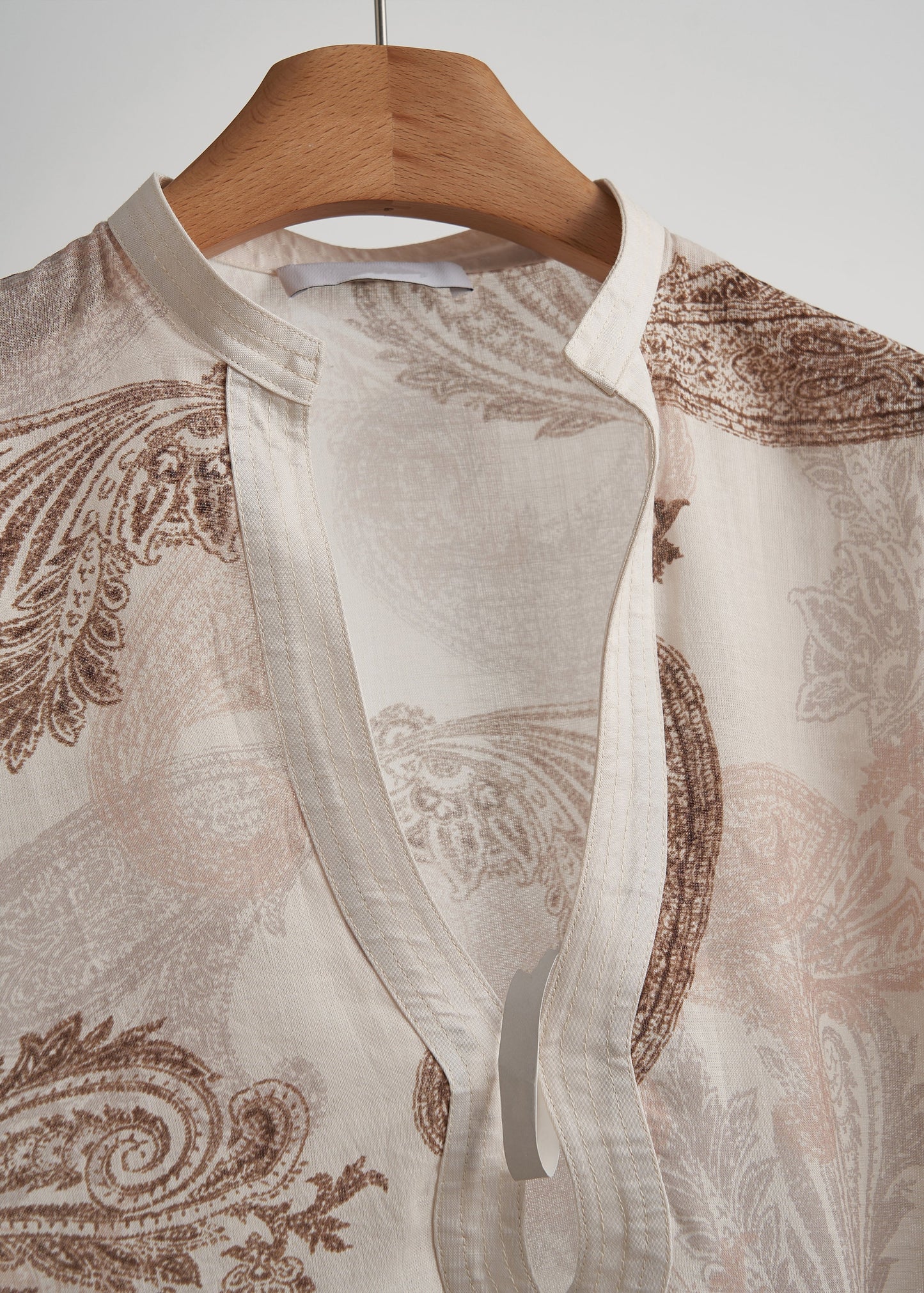 Effortlessly Elegant Shirt with a Timeless Design
