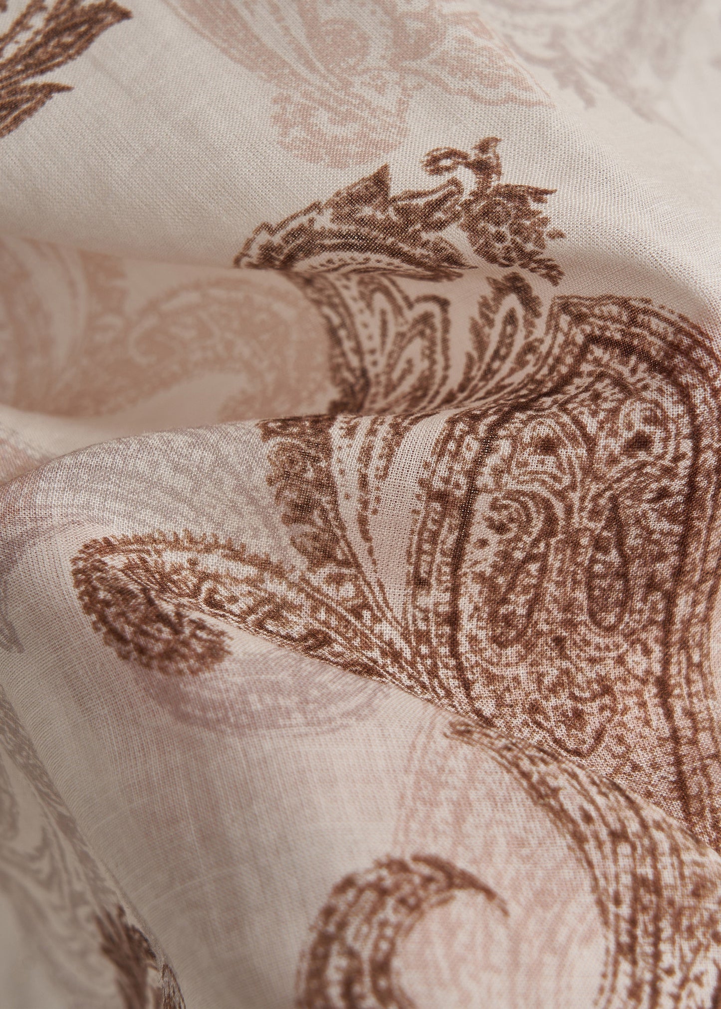 Effortlessly Elegant Shirt with a Timeless Design