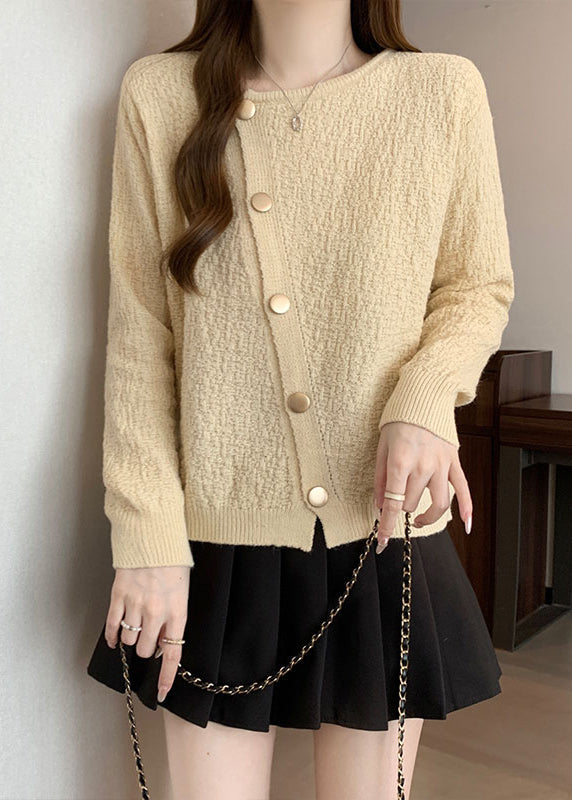 Elegantly Styled Blouse for Everyday Wear