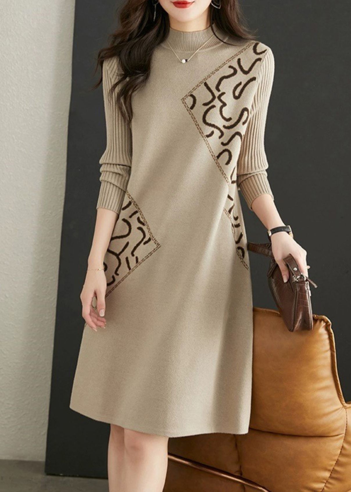 Beautifully Finished Dress in a Timeless Design