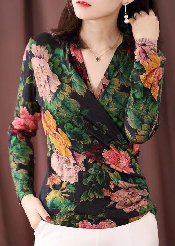 Effortlessly Elegant Top with a Timeless Design