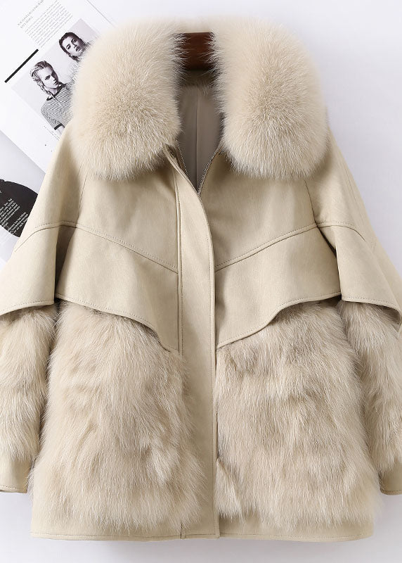 Effortlessly Elegant Jacket with a Timeless Design
