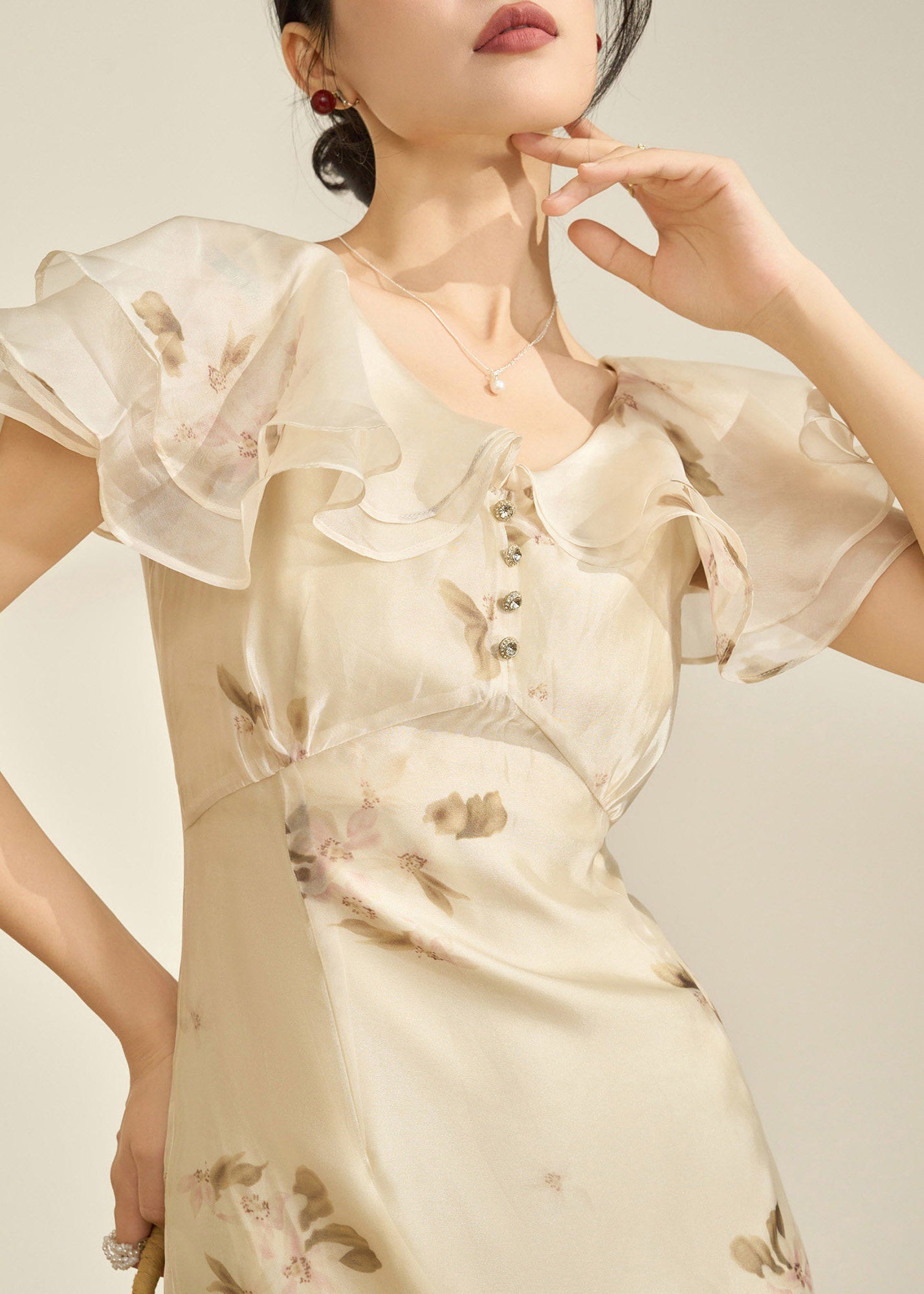 Effortlessly Elegant Dress with a Timeless Design