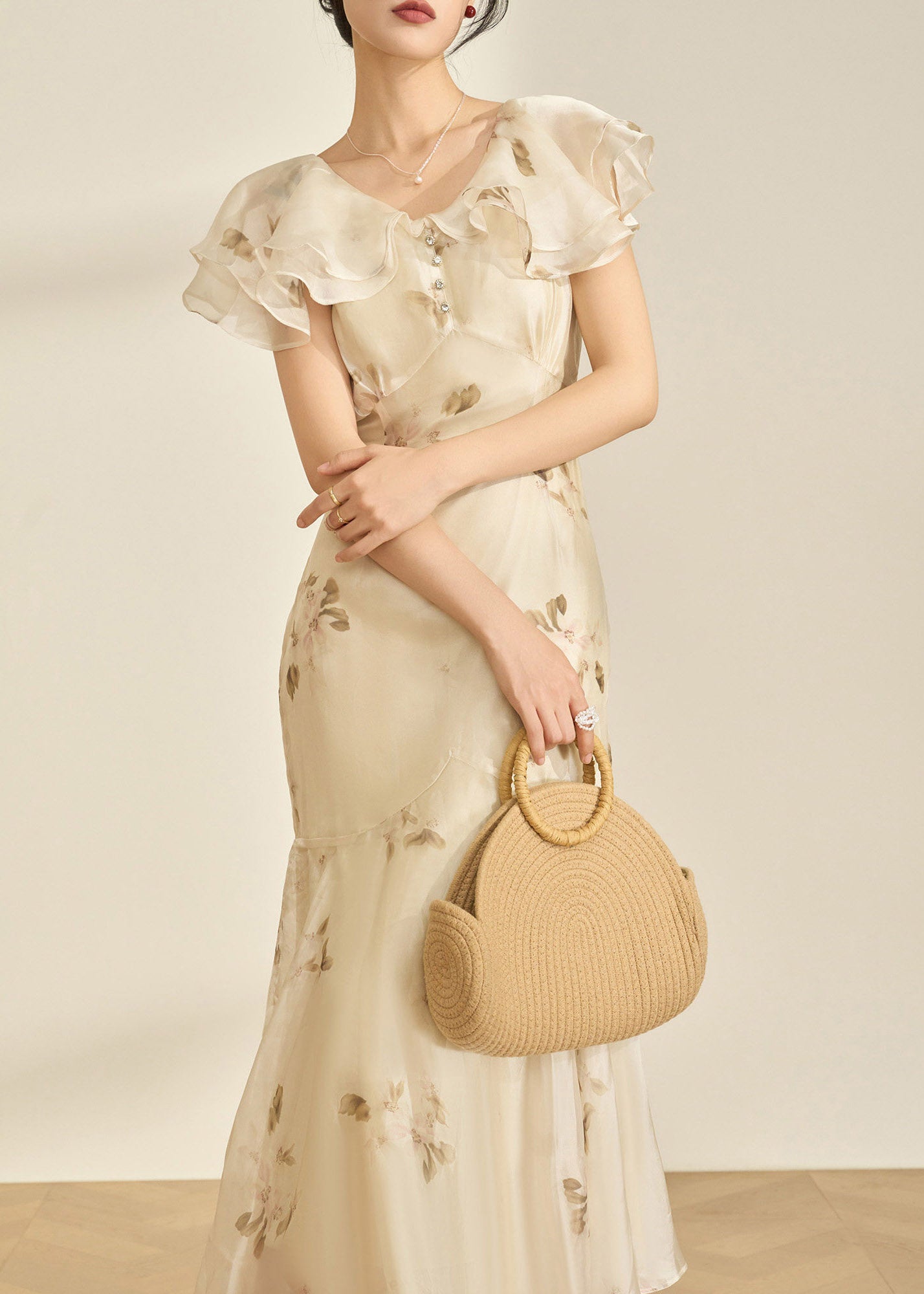 Effortlessly Elegant Dress with a Timeless Design