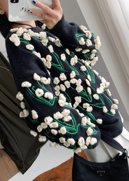 Well Tailored Sweater with a Graceful Silhouette