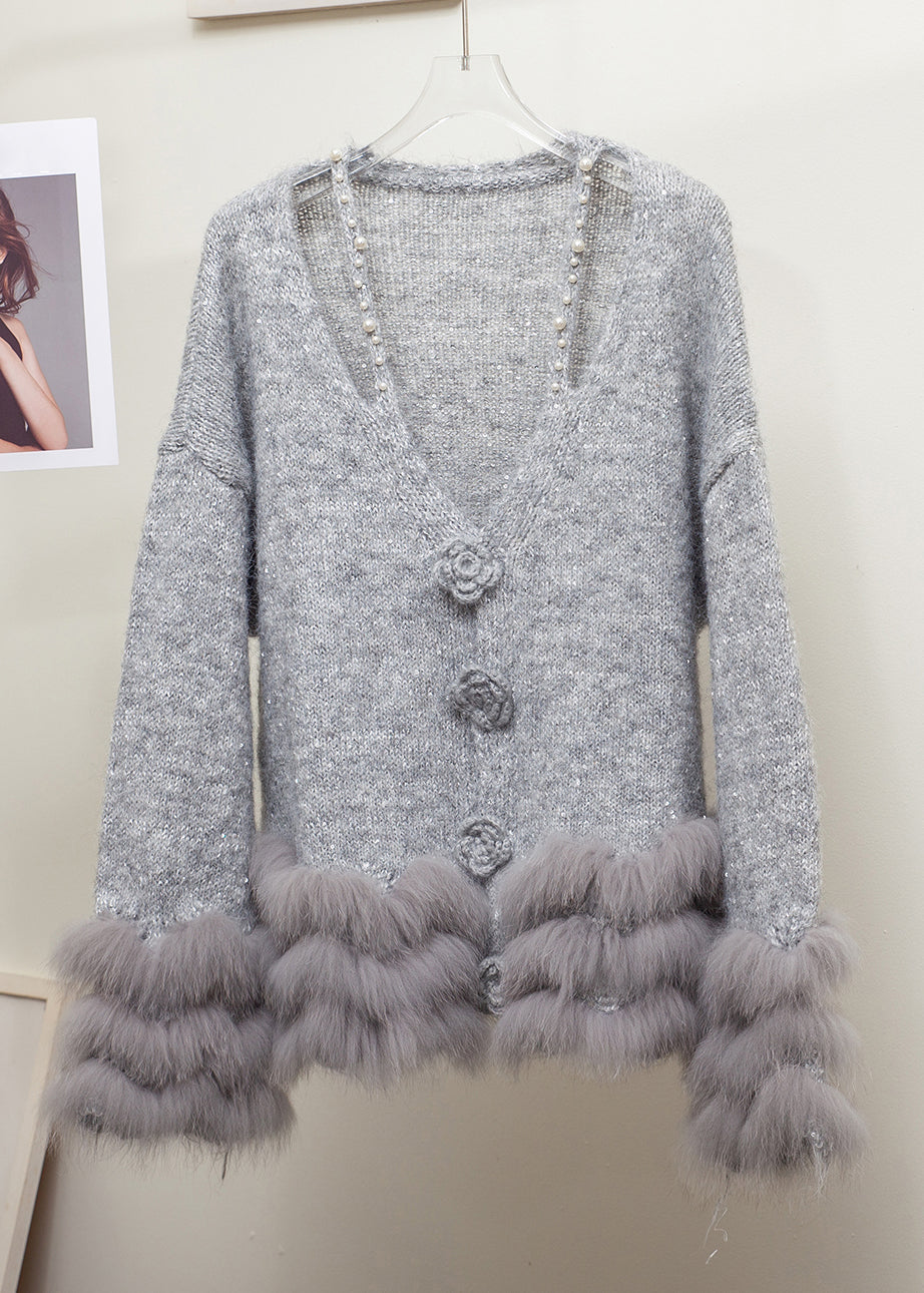 Well Tailored Sweater with a Graceful Silhouette