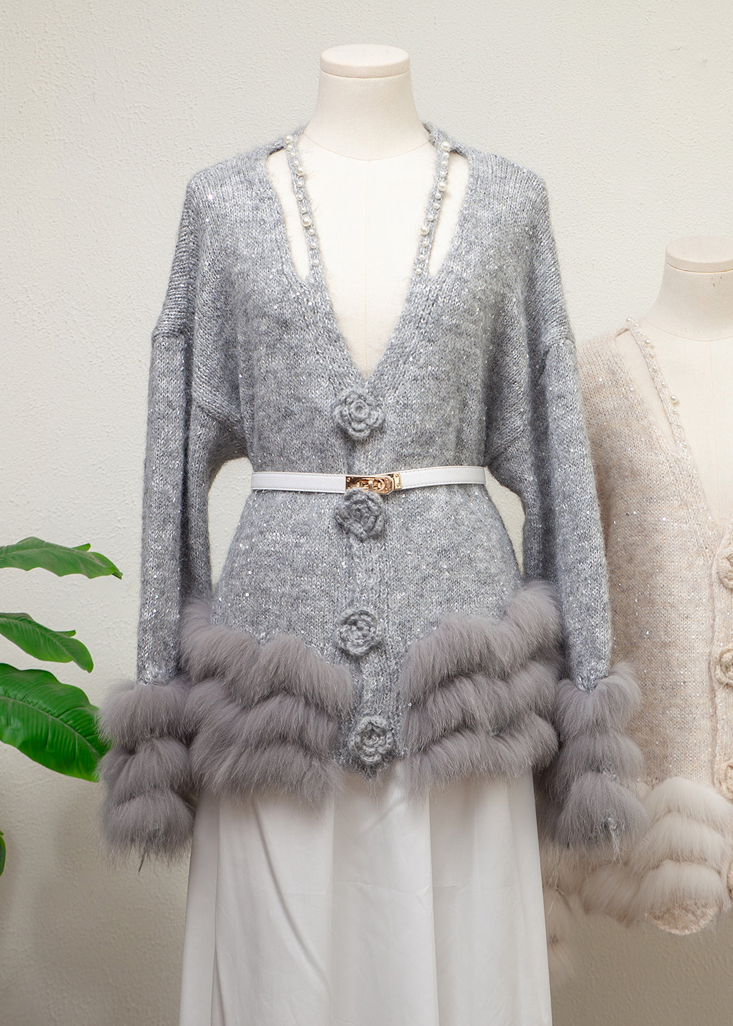 Well Tailored Sweater with a Graceful Silhouette