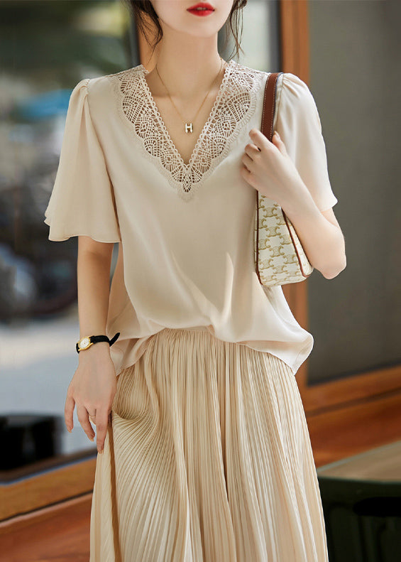 Effortlessly Elegant Blouse with a Timeless Design
