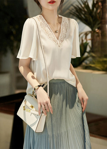 Effortlessly Elegant Blouse with a Timeless Design