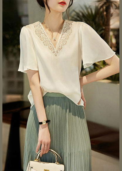 Classic Vintage Blouse with a Flattering Fit