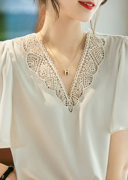 Classic Vintage Blouse with a Flattering Fit