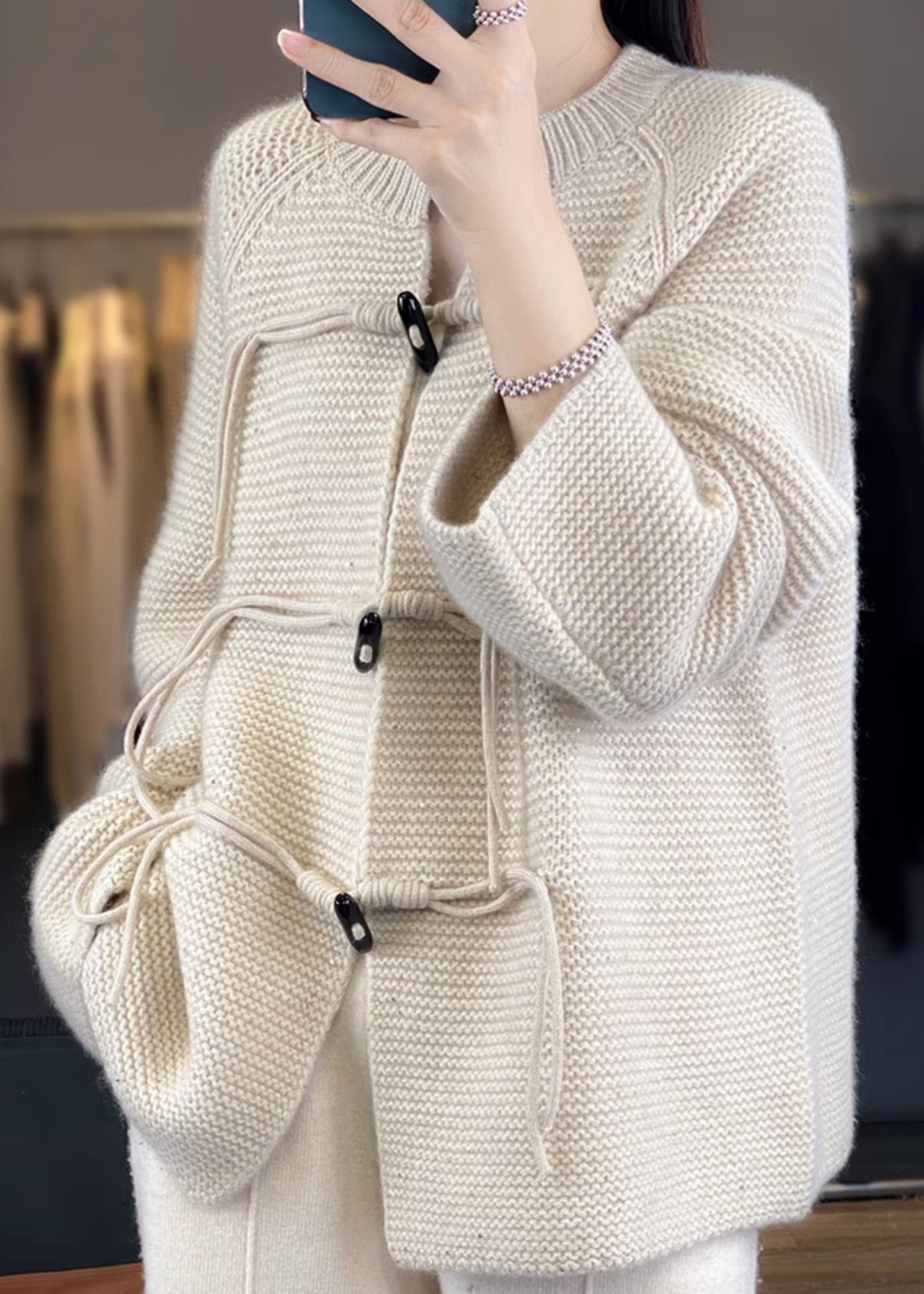 Effortlessly Elegant Coat with a Timeless Design