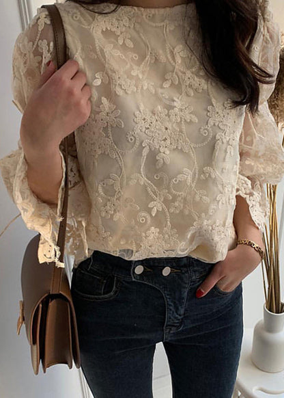 Well Tailored Top with a Graceful Silhouette