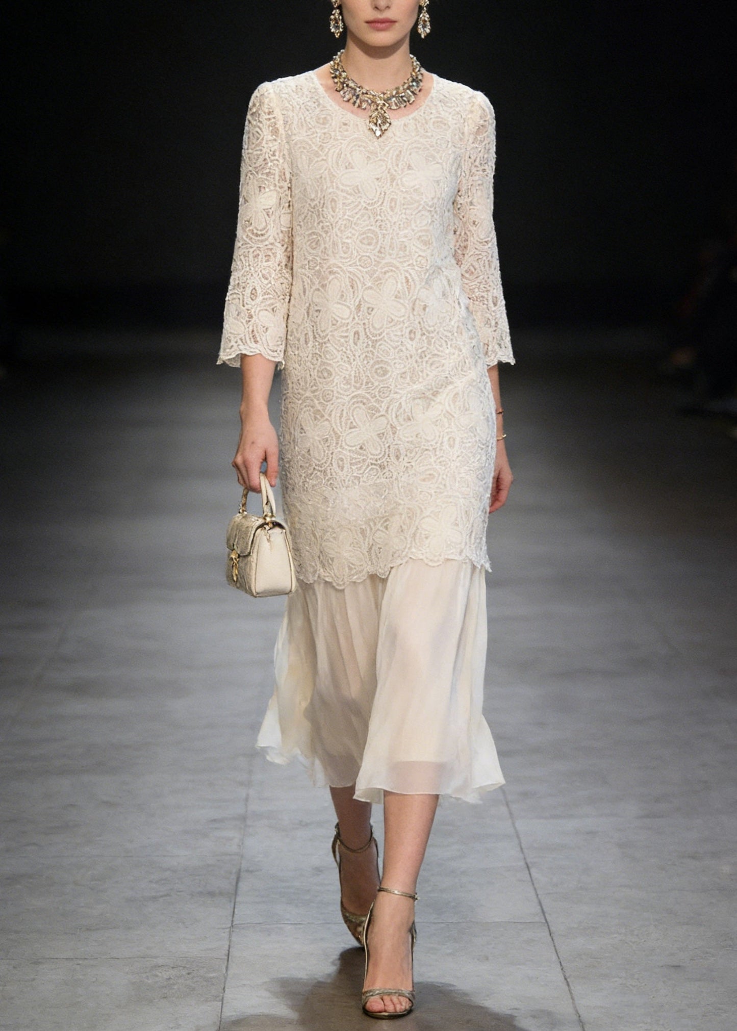 Well Tailored Dress with a Graceful Silhouette