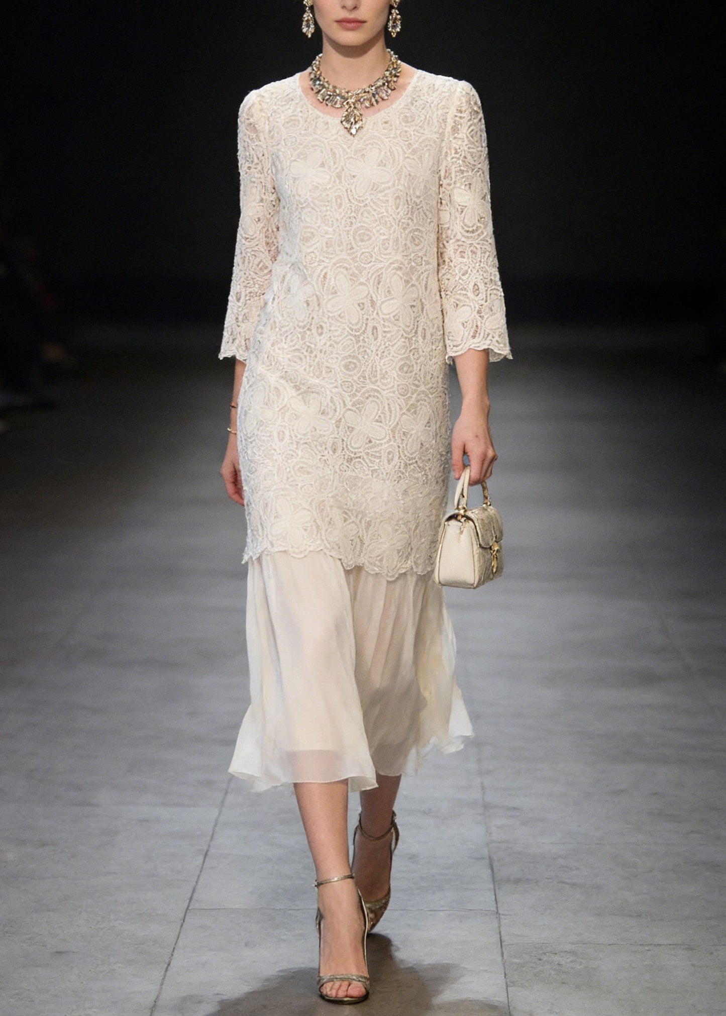 Well Tailored Dress with a Graceful Silhouette