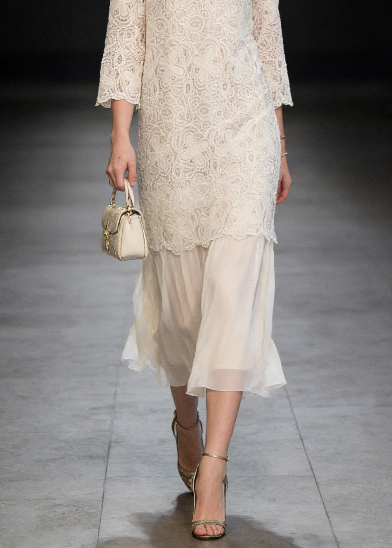 Well Tailored Dress with a Graceful Silhouette