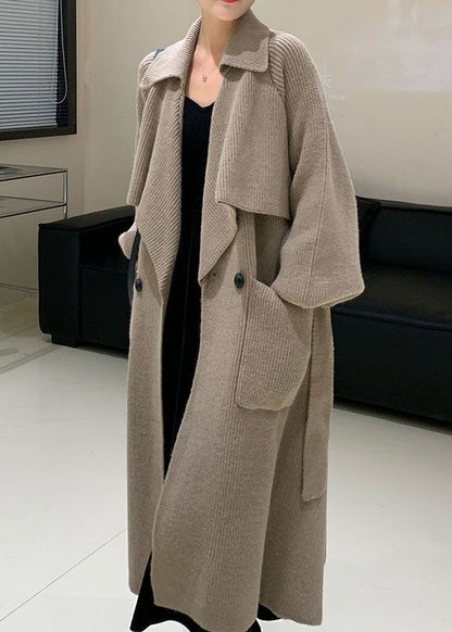 Well Tailored Coat with a Graceful Silhouette