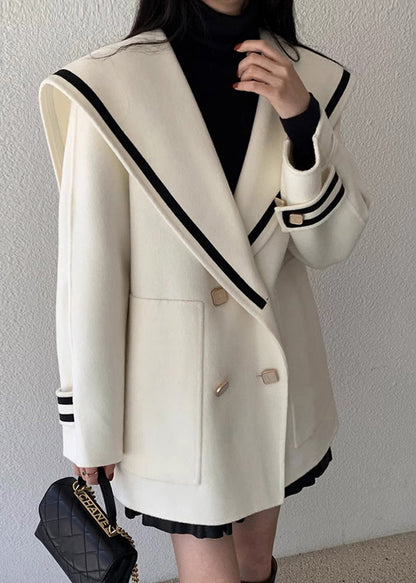 Effortlessly Elegant Coat with a Timeless Design