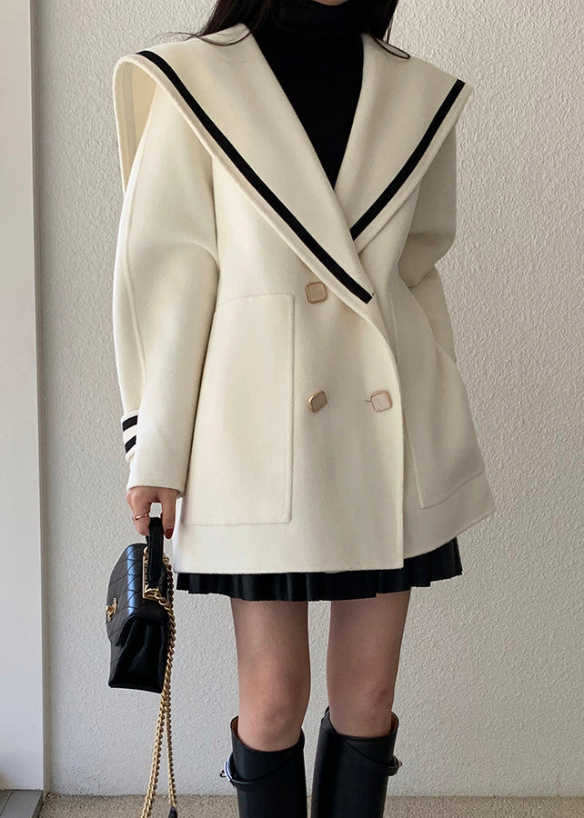 Effortlessly Elegant Coat with a Timeless Design