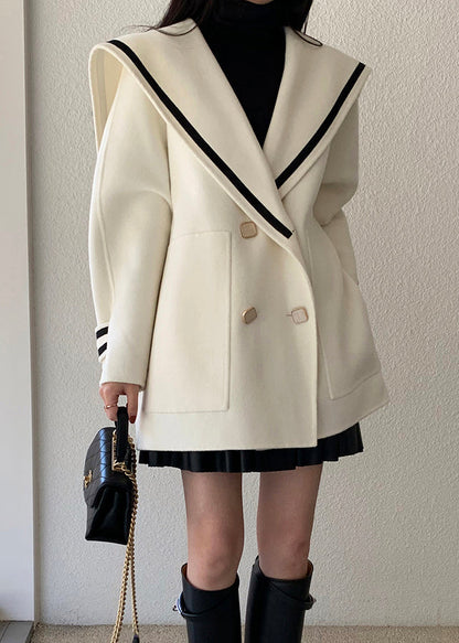 Effortlessly Elegant Coat with a Timeless Design