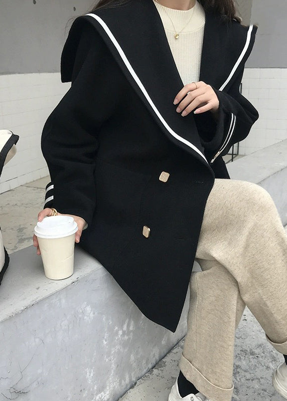 Effortlessly Elegant Coat with a Timeless Design