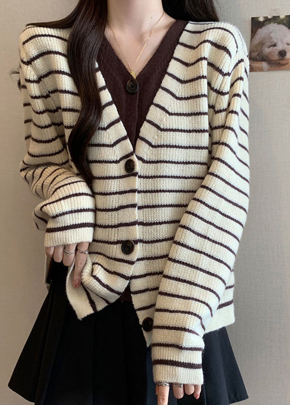 Effortlessly Elegant Cardigan with a Timeless Design