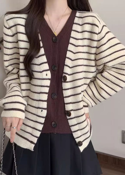 Effortlessly Elegant Cardigan with a Timeless Design