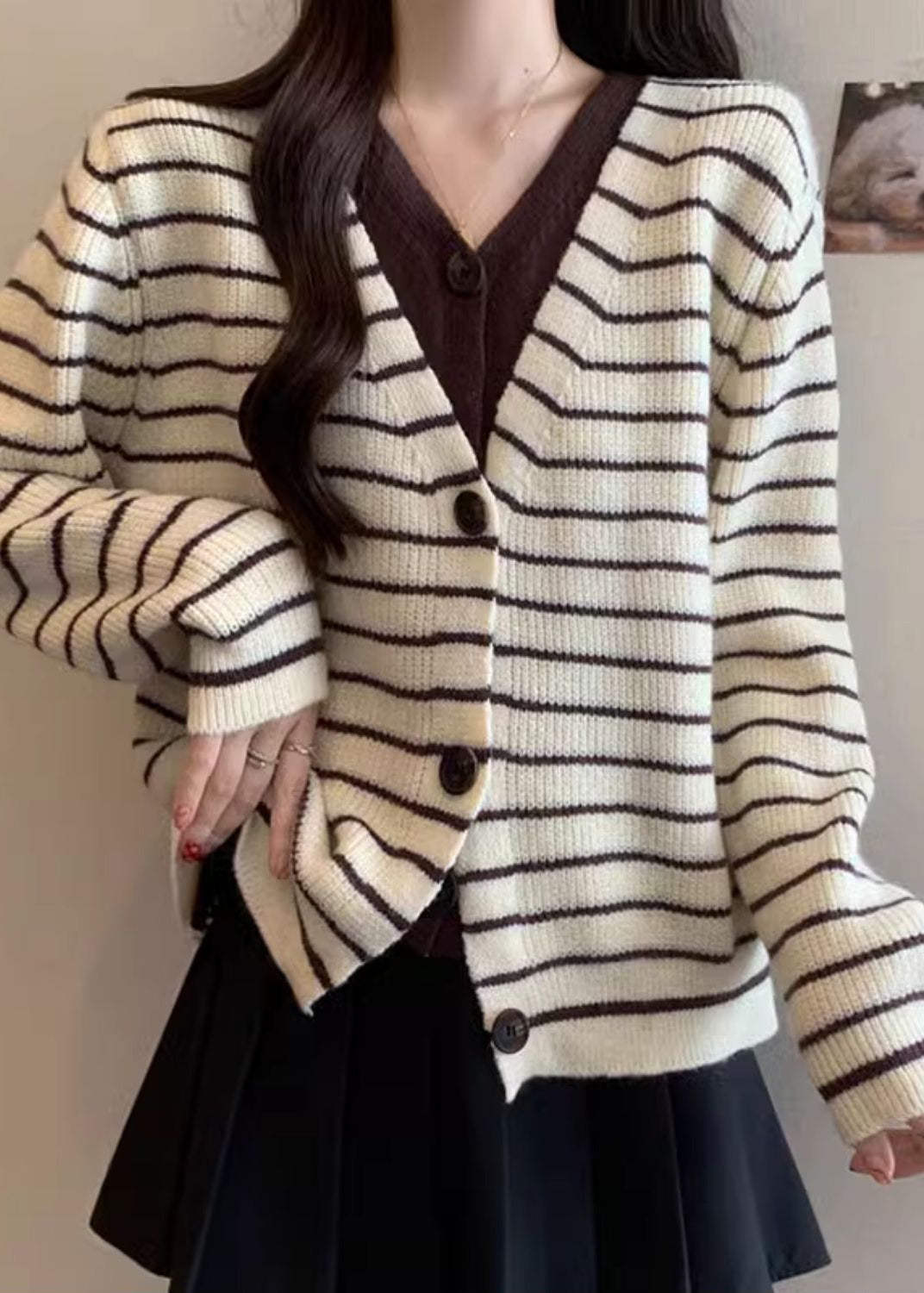 Effortlessly Elegant Cardigan with a Timeless Design