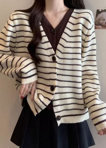 Effortlessly Elegant Cardigan with a Timeless Design
