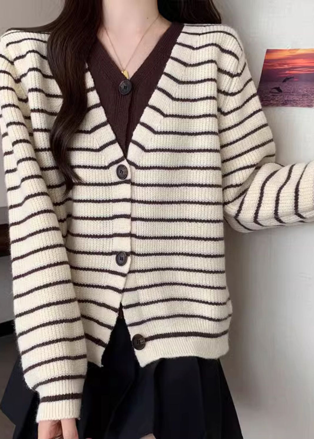 Effortlessly Elegant Cardigan with a Timeless Design