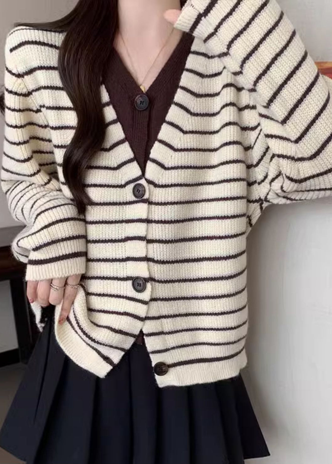 Effortlessly Elegant Cardigan with a Timeless Design