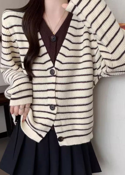 Effortlessly Elegant Cardigan with a Timeless Design