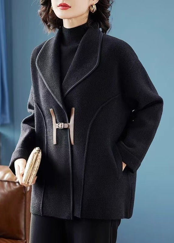 Effortlessly Elegant Coat with a Timeless Design