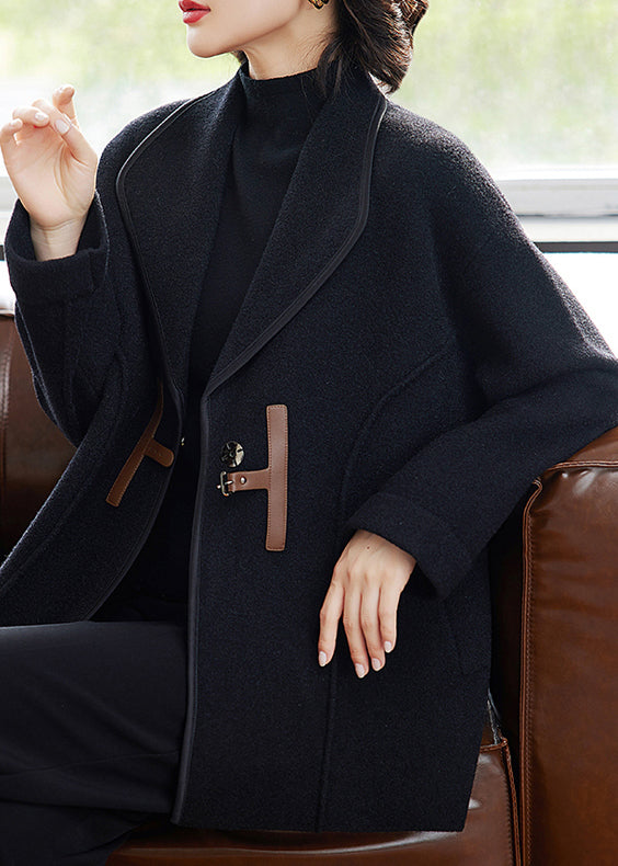 Effortlessly Elegant Coat with a Timeless Design