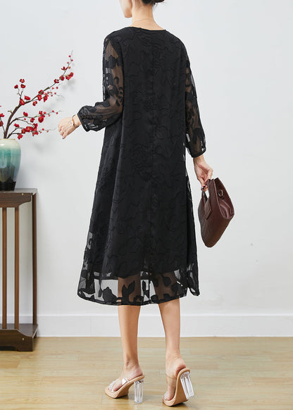 Beautifully Finished Dress in a Timeless Design