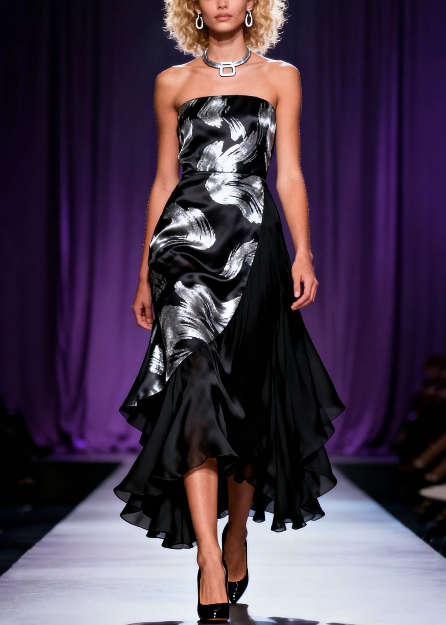 Beautifully Finished Dress in a Timeless Design