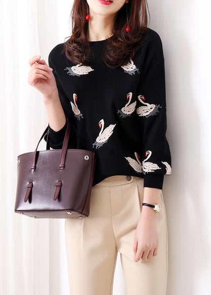Effortlessly Elegant Sweater with a Timeless Design
