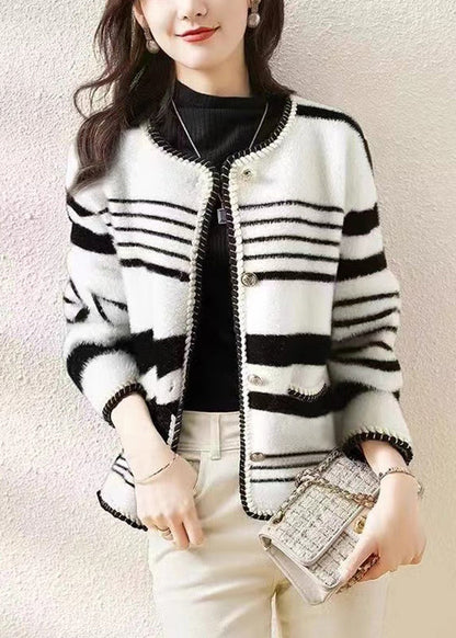 Effortlessly Elegant Coat with a Timeless Design