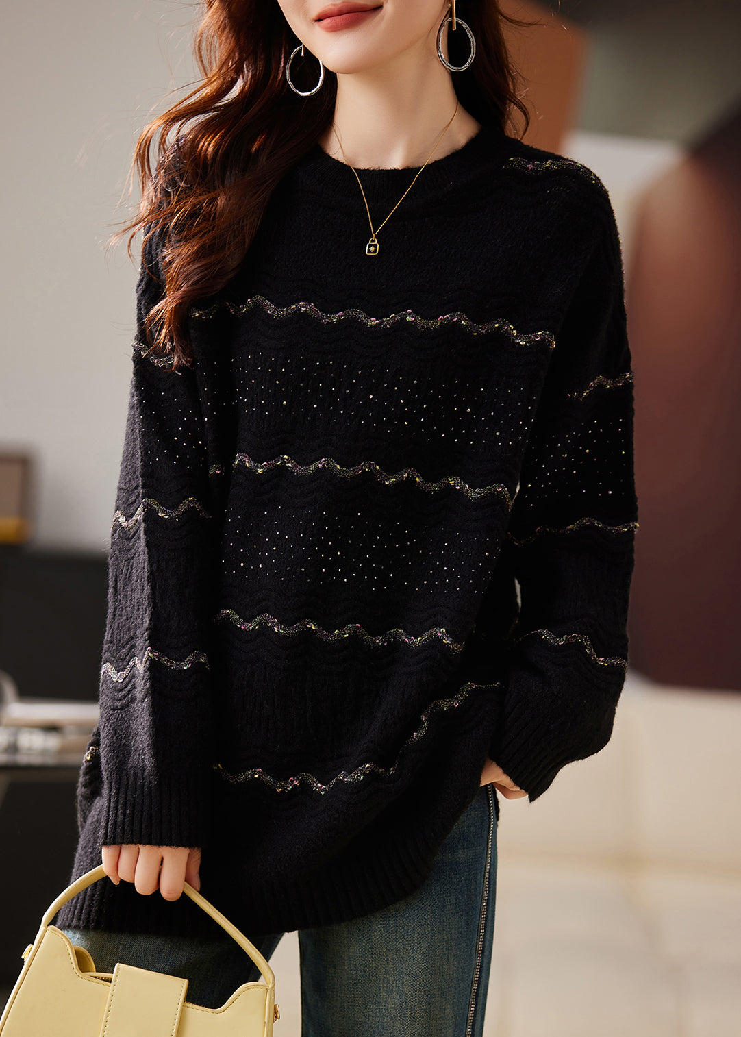 Effortlessly Elegant Sweater with a Timeless Design