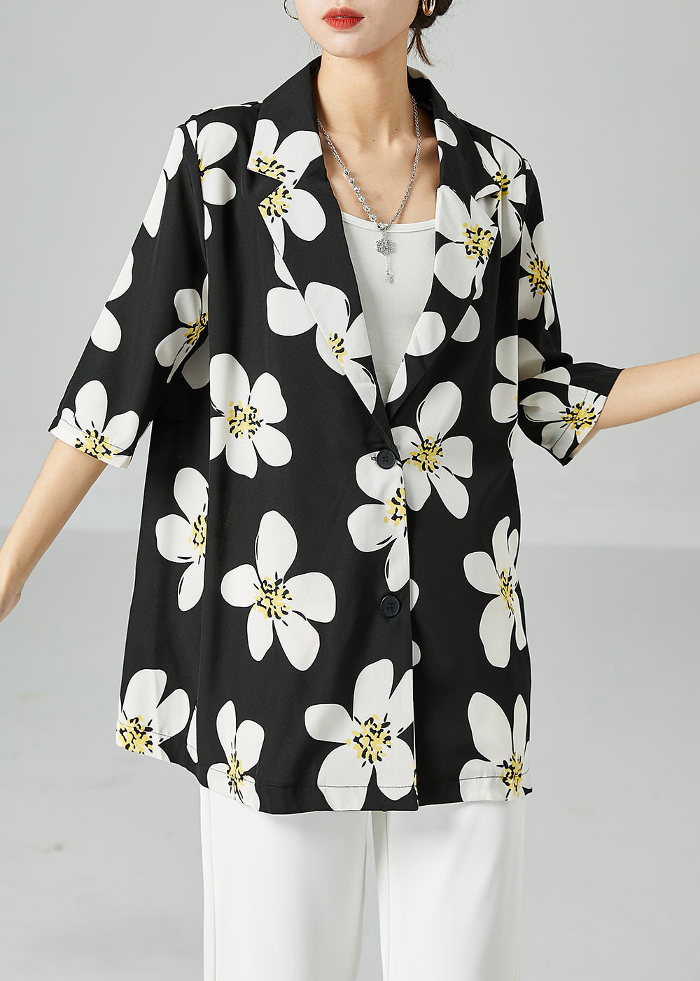 Well Tailored Blouse with a Graceful Silhouette