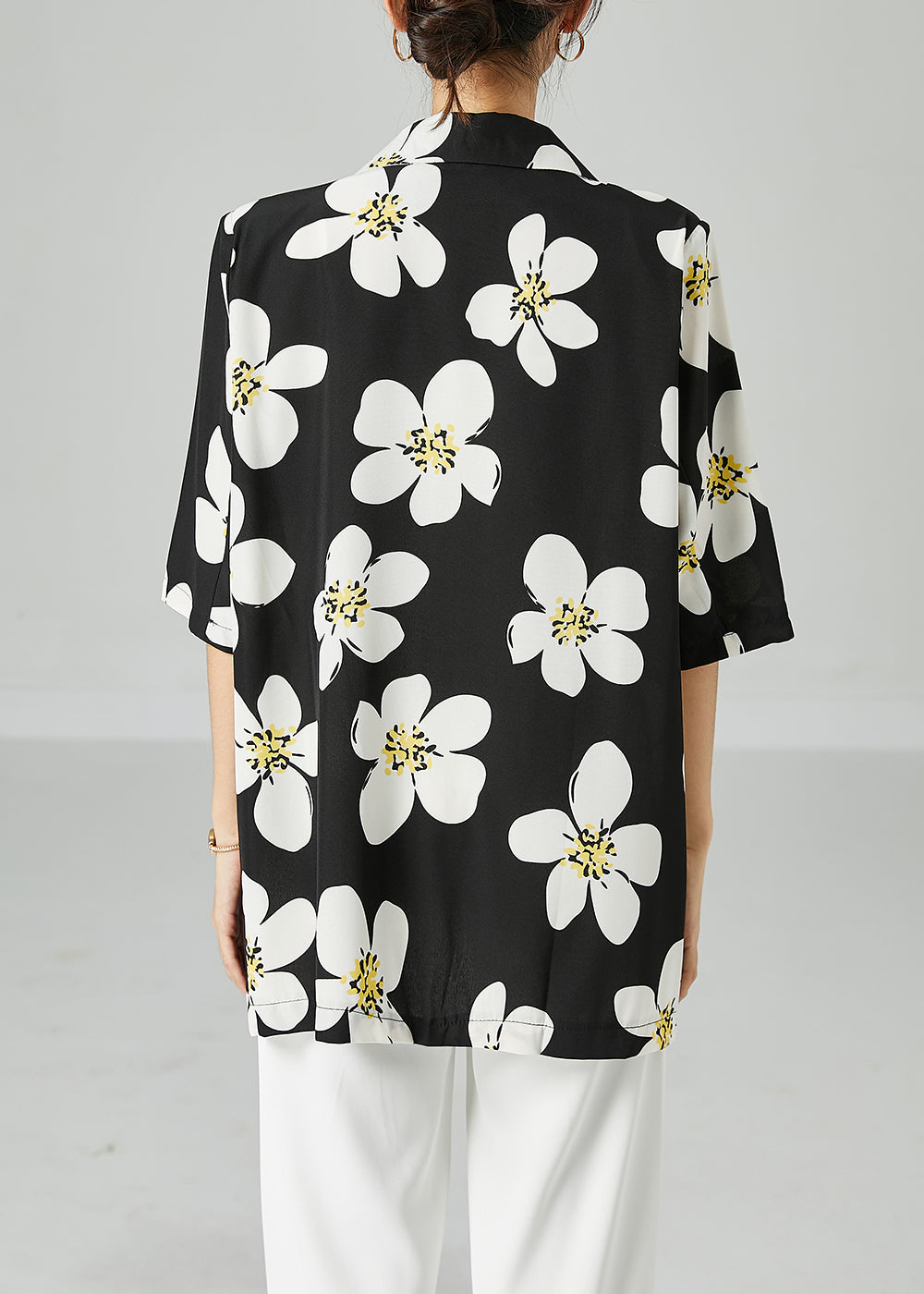 Well Tailored Blouse with a Graceful Silhouette