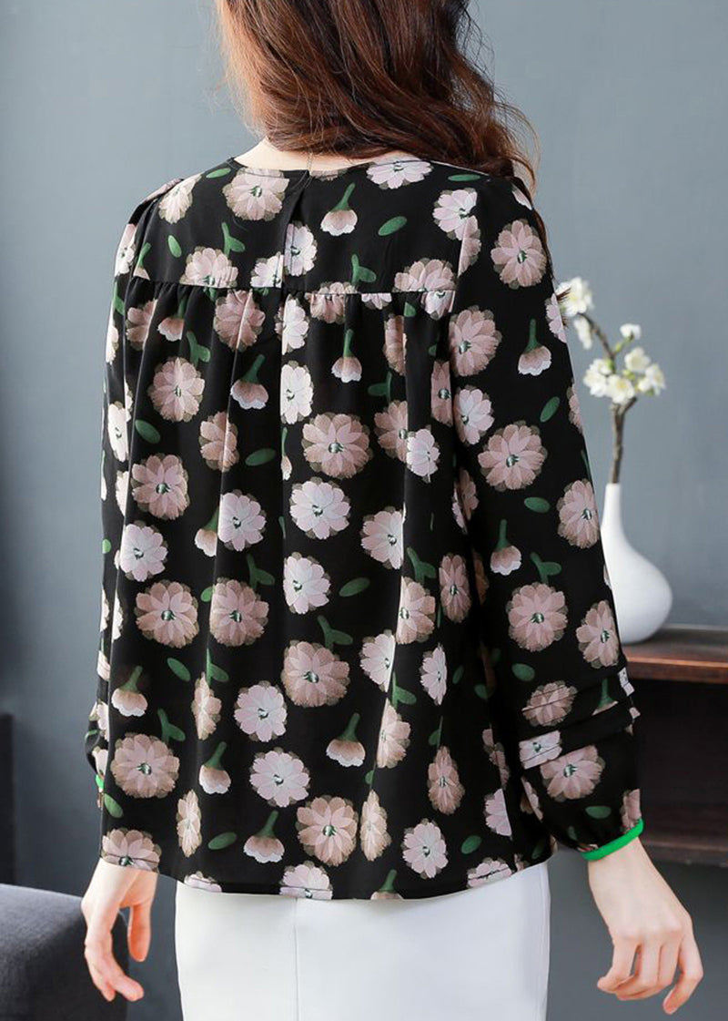 Classic Vintage Blouse with a Flattering Fit