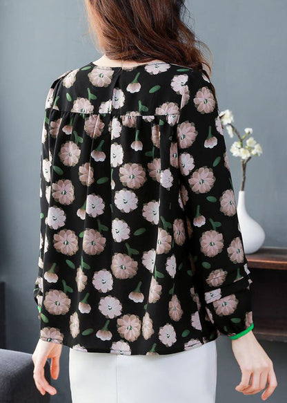 Classic Vintage Blouse with a Flattering Fit