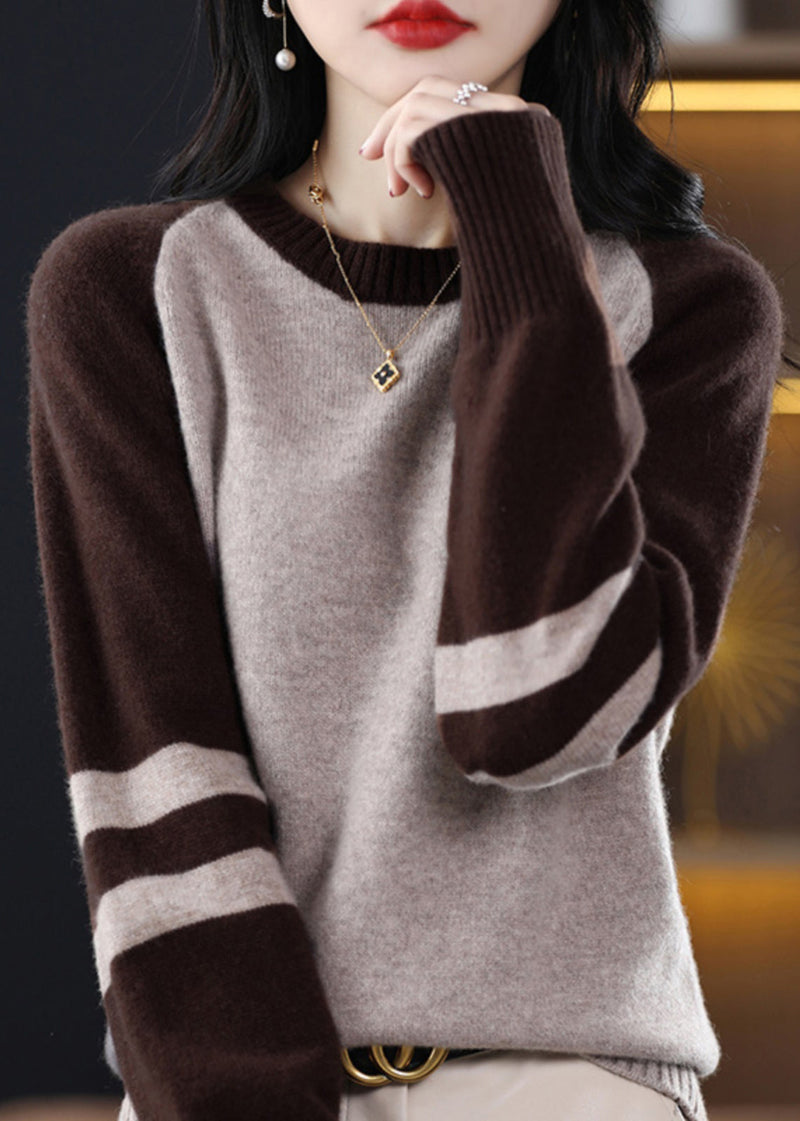 Classic Vintage Sweater with a Flattering Fit