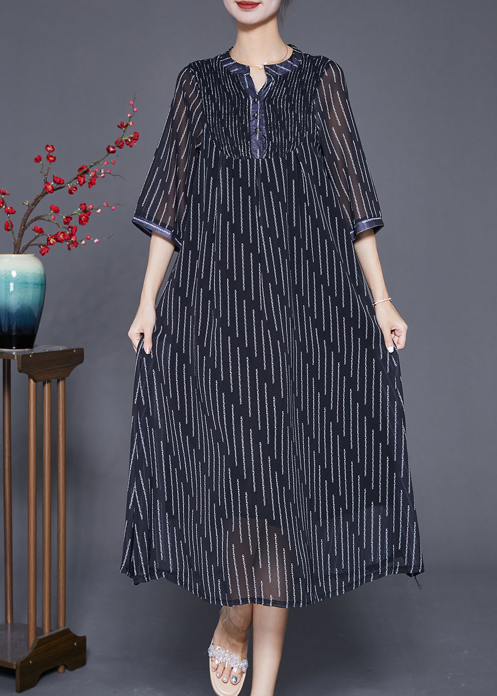 Beautifully Finished Dress in a Timeless Design