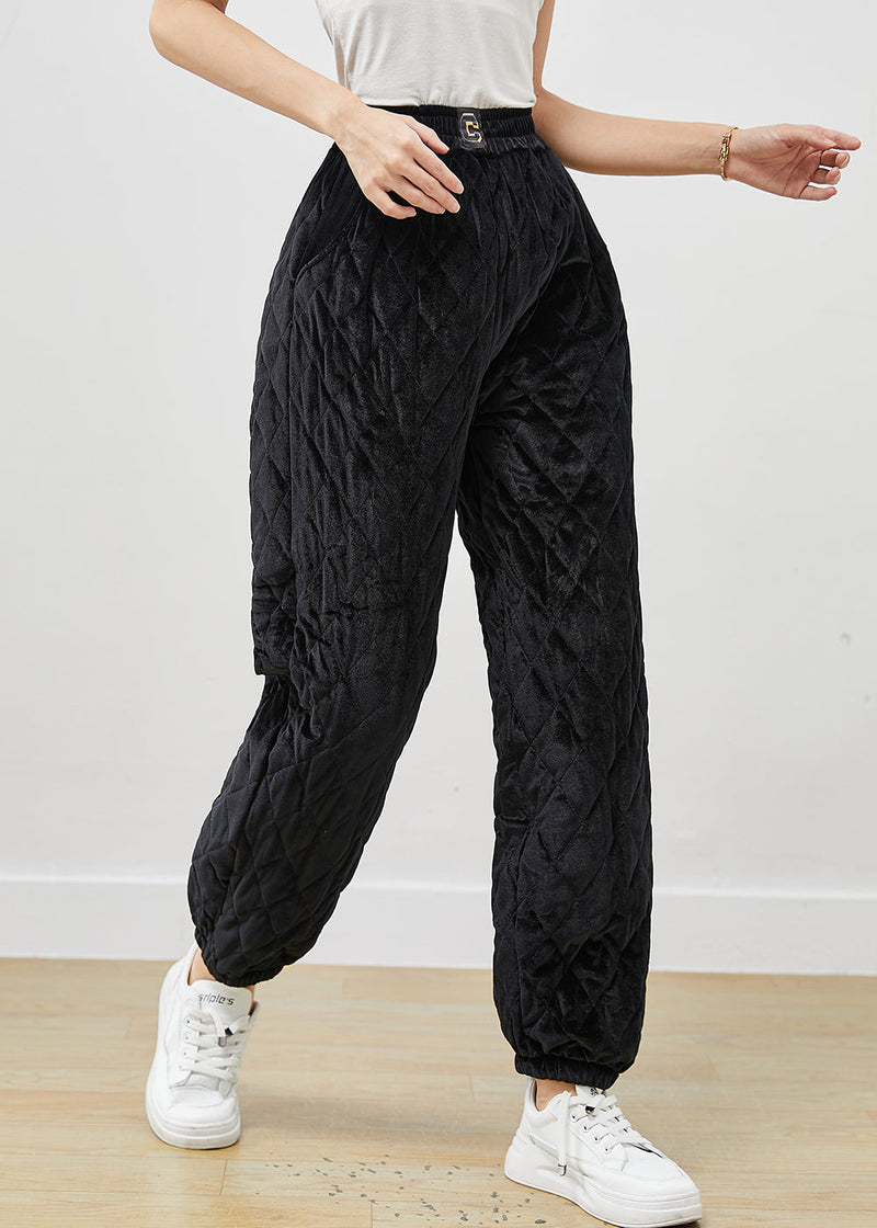 Effortlessly Elegant Pants with a Timeless Design