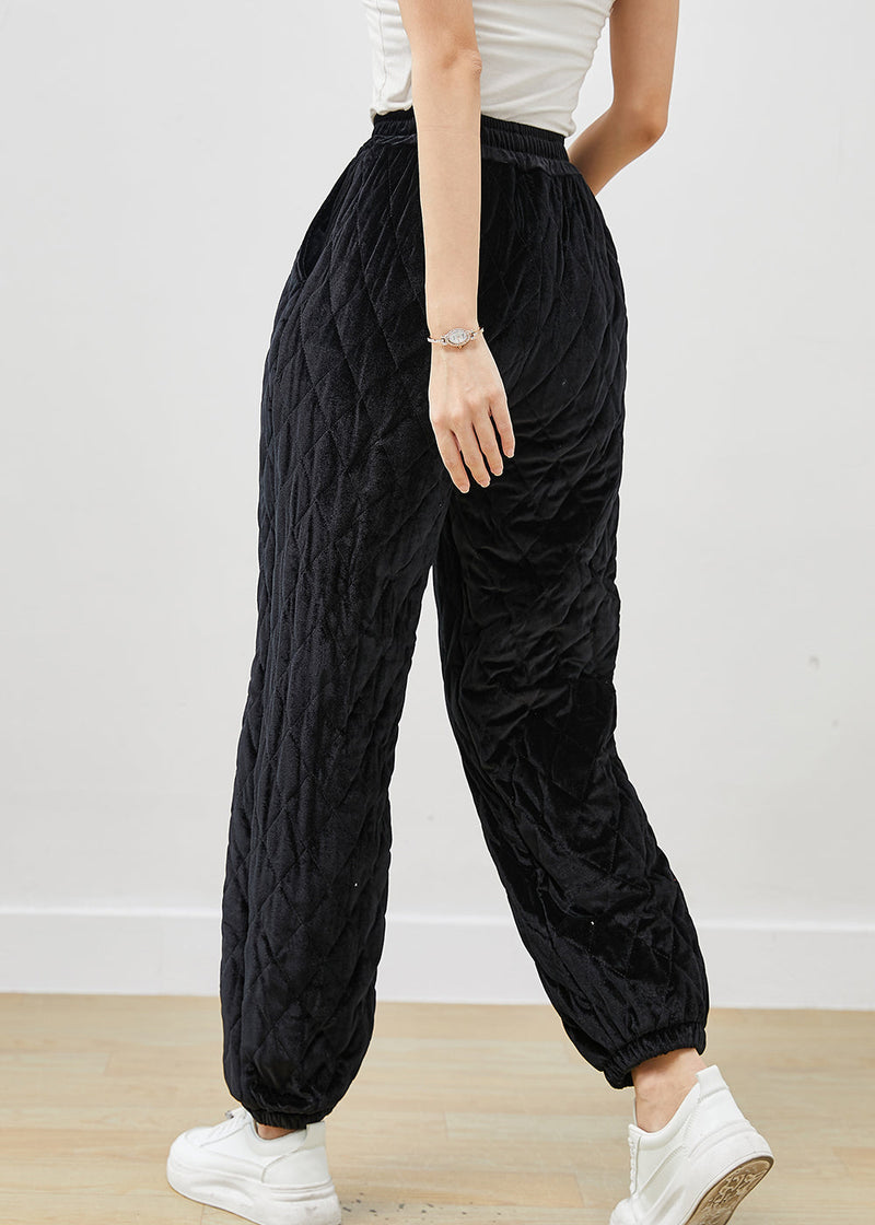 Effortlessly Elegant Pants with a Timeless Design